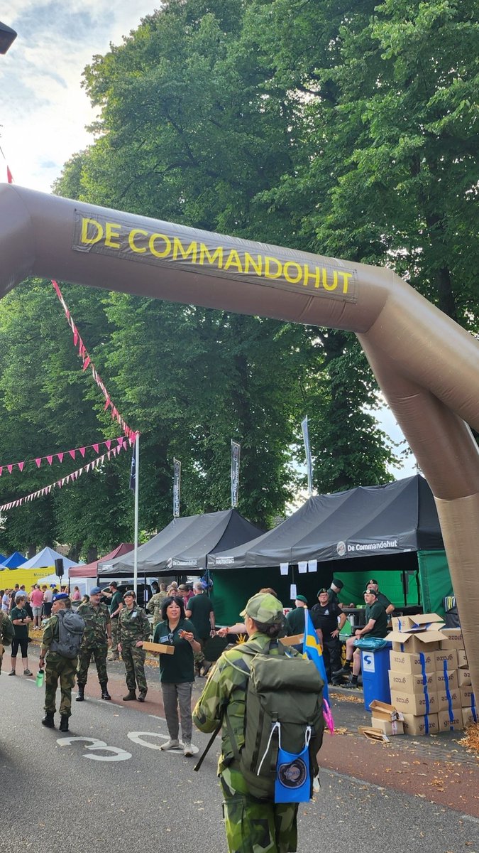 commandohut's tweet image. Commandohut: voor burgers &amp;amp; militairen❣️
Blaren verzorgen of massage nodig? Spring gerust naar binnen in de Commandohut. Meer dan 30 vrijwilligers staan daar klaar voor jullie. Lokatie: halverwege de route duidelijk te herkennen aan de boog.
#4daagsevanNijmegen