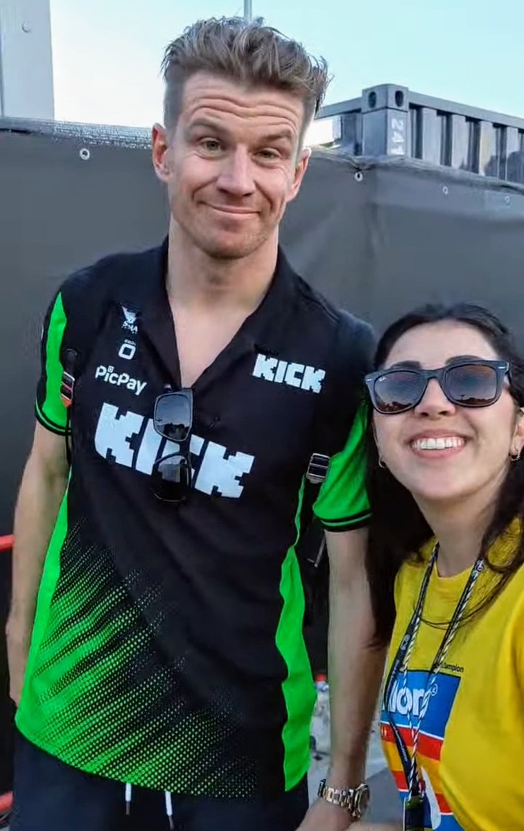 Oye que yo tengo una foto con el tercer clasificado del GP de Gran Bretaña 😌