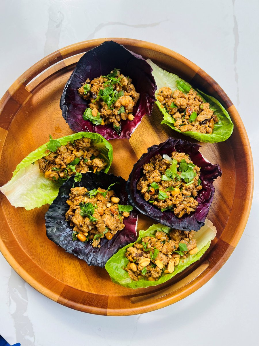🥜 Fresh, flavorful, and perfect for summer! These Chicken with Peanut Sauce Lettuce Wraps are a light and tasty way to spice up your dinner routine. Crunchy, creamy, and totally crave-worthy! 

Discover the recipe here: bit.ly/3ZZUUZD

 #GaPeanuts #LettuceWraps