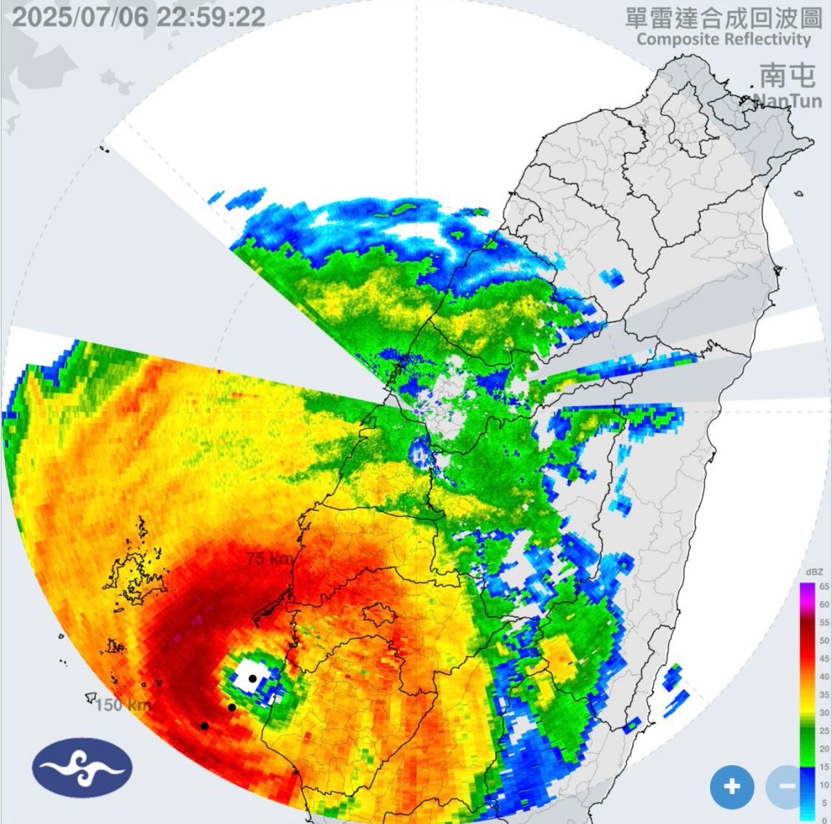BackpirchCrew's tweet image. WILD radar imagery right now of Typhoon #Danas making landfall in Taiwan.