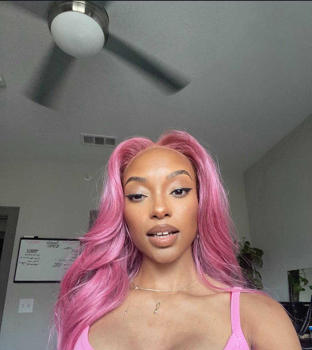 ChillyHarrell's tweet photo. She took better selfies lol https://t.co/3yzvnVVnIE