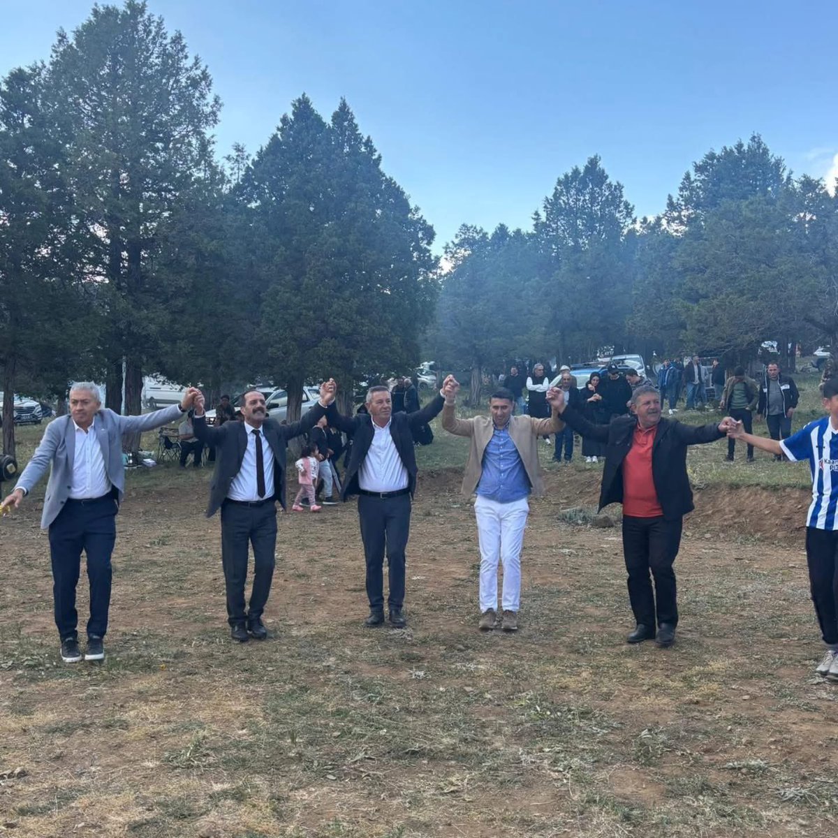 Gümüşhane Şiran Telme Köyümüzde düzenlenen geleneksel yayla şenliklerine katılmaktan büyük bir mutluluk duydum.

Davetleri için Şiran Belediye Başkanımız Sayın <a href="/bakikara2929/">Baki Kara</a> ’ya, Şiran Telme Köyü Dernek Başkanı Sezai Söğüt, Selvet Çil ve Dernek Yönetimi'ne sıcak karşılamaları ve