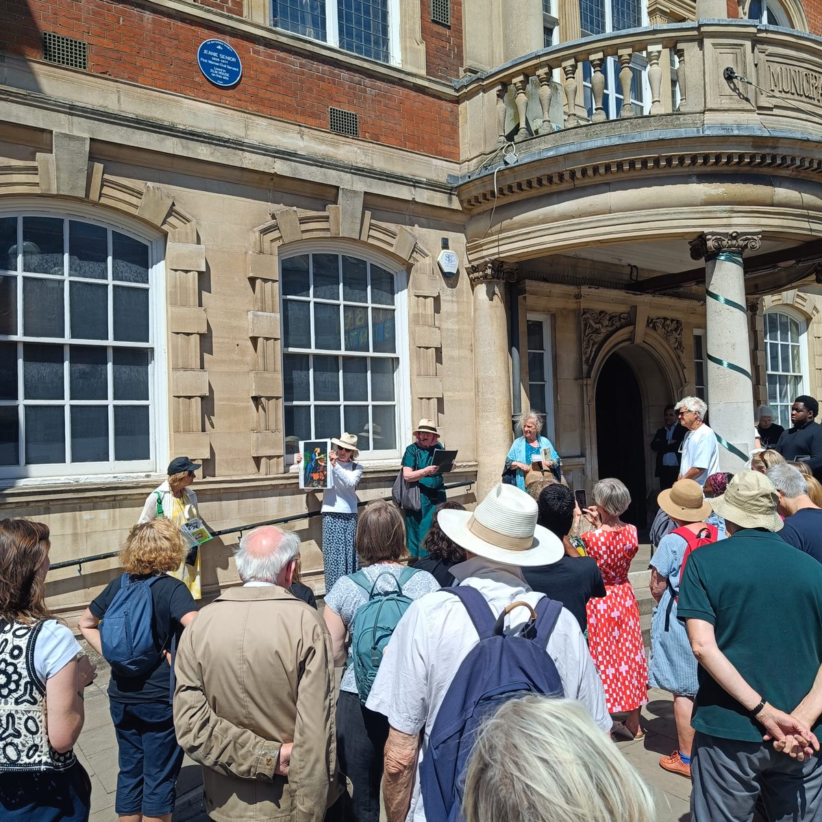 WandsworthMayor's tweet image. Attended the unveiling of a Battersea Society plaque for Jeanie Senior 1828-1877. She was the first woman to be appointed as a Civil Servant as Inspector of pauper schools in workhouses. Let’s remember her and all the courageous women who stand up for sex equality.
@Batterseasoc