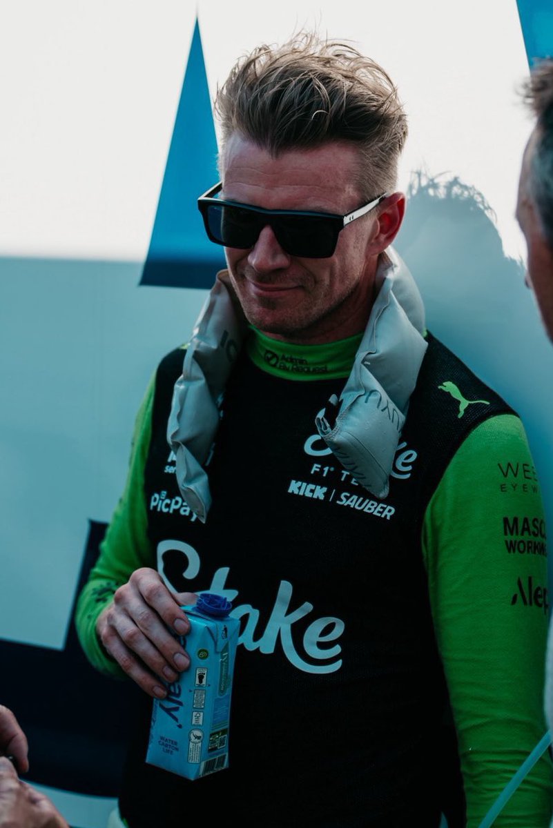 Nanosecso's tweet photo. Años y años sufriendo coches mediocres pero siguen en F1 sin rendirse peleando contra una nueva camada de pilotos jóvenes.

Nico Hulkenberg y Fernando Alonso, ejemplo de resistencia. Ejemplo de vida. https://t.co/H2kvvsStxo