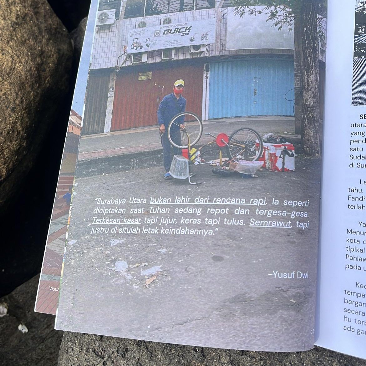 hallo sobat twt ku 🙏

mau ngenalin zine utara kota, di issue #1 bersama kawan lainnya, kami menyorot surabaya utara

total ada 49 halaman, size A5, dan menggunakan kertas HVS 100gr

bila berkenan, silakan dm ig @utara__kota ya

salam literasi smg di notice podcast cakji hehe