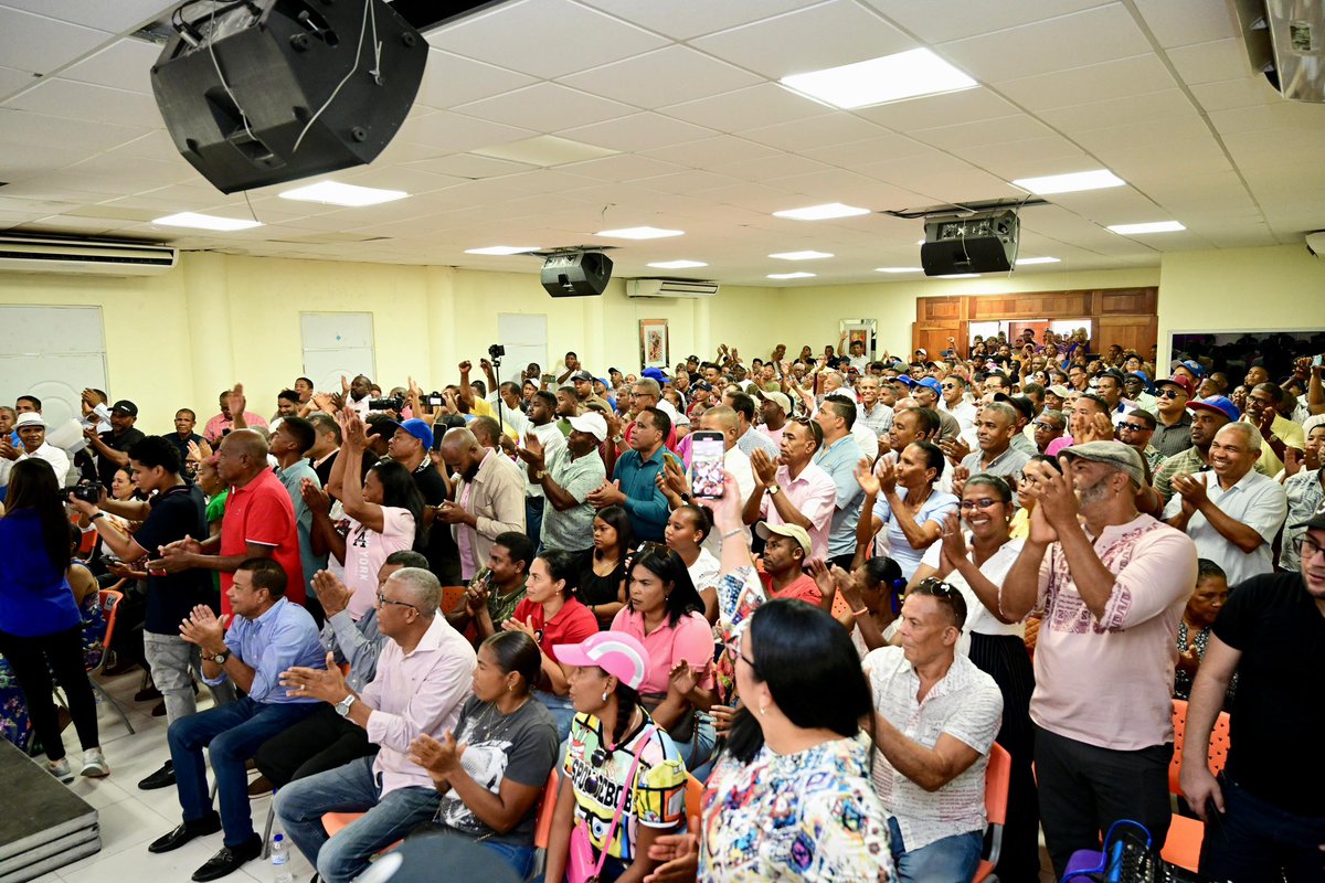 Flashes 📸😎
 ¡Alegría, unidad y compromiso en cada rincón de Neiba!

Con <a href="/DaniloMedina/">Danilo Medina</a>, <a href="/JohnnyPujols/">Johnny Pujols</a> y nuestra gente, el PLD sigue más vivo que nunca.

¡Así se construye futuro, juntos y con el corazón! 🟣

#NeibaEsPLD
#DaniloMedina
#JohnnyPujols