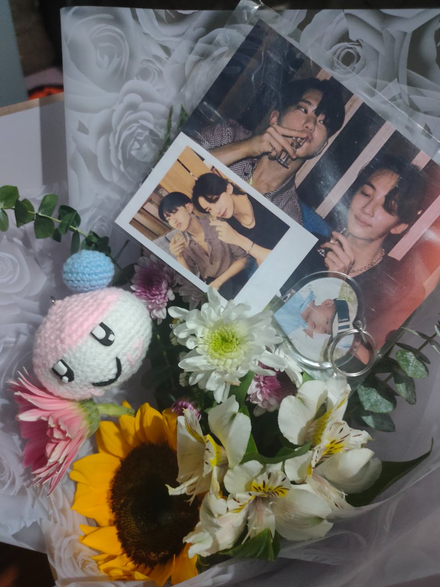 peonyevergarden's tweet photo. Thank you for organizing this Wonwoo CSE with Flower Arrangement class @elayasells :3
Really enjoyed meeting co-wonwoorideuls and learning new hobby (?) chariz. We also got complimented by Ms Rita 🥰 
Tapos nanalo pa ako sa games at raffle XD #WonwooSpringtimeGarden https://t.co/TLSVBJWgiO