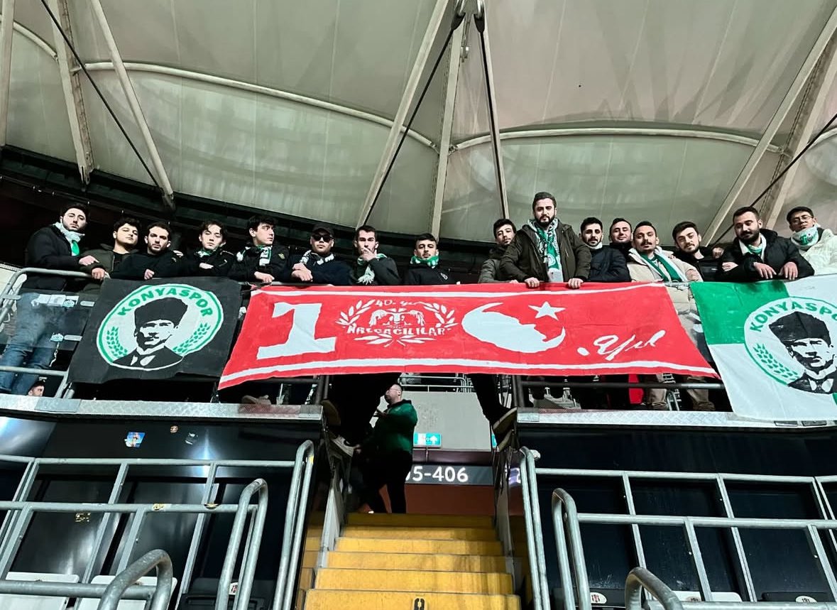 Türkiyeli değil , TÜRK tribüncüleriz.