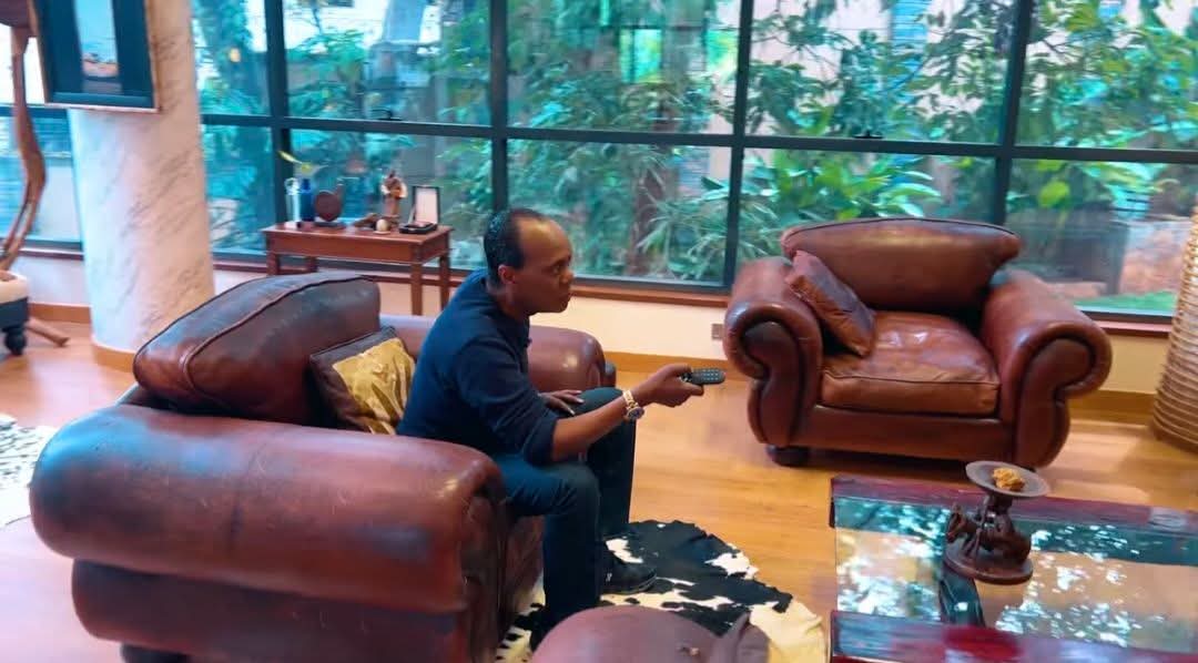 gichu's tweet image. Kumbe curtain ni za kufunika umaskini😀