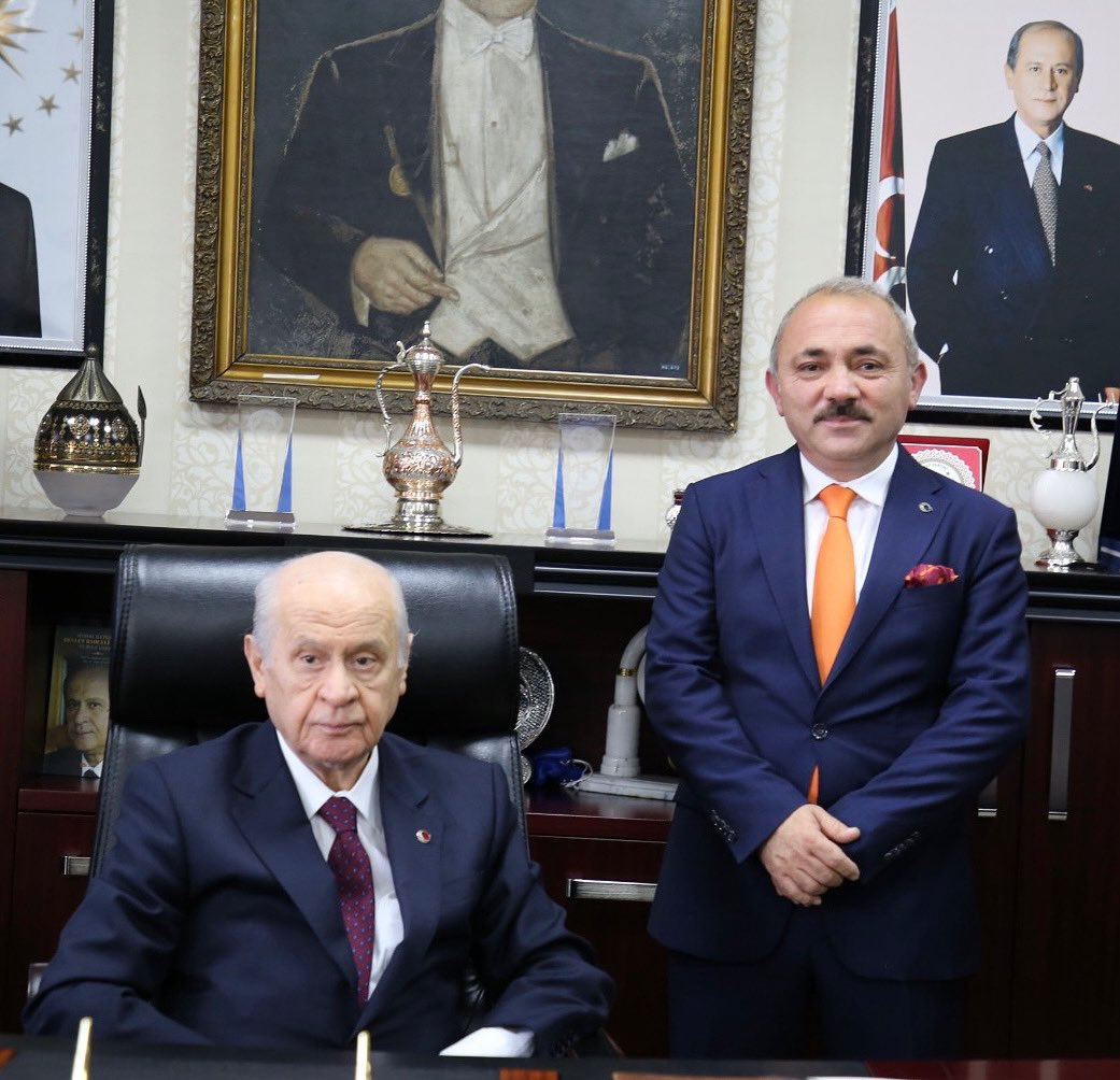 Türk milletinin bekâsını her şeyin önüne koyan; Milliyetçi-Ülkücü Hareket’i her fırtınada sarsılmaz bir kaya gibi dimdik ayakta tutan, siyasetimize istikrar, milletimize umut, devletimize yön kazandıran Bilge Liderim, emrinde nice 28 yıllara.