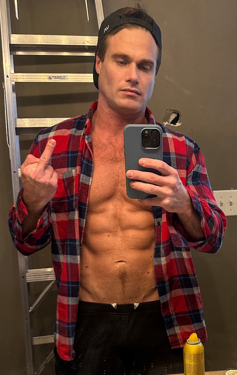 Crazy how every girl that sells their body, is a porn girl, demoralizes themself by having a transactional interaction with a dude now calls themself a findom. It’s sad that the scene I love and built has been bastardized by low IQ desperation. Selling your humanity.. you proud?