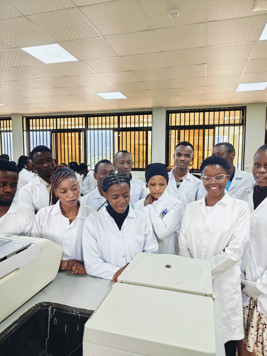 gsclaboratory's tweet photo. 🔬 Hands-on Molecular Biology at GSC-SUA!  
Hosted SJUT students for molecular biology techniques training. 

✅ We offer:  
• Short courses (2 days to 2 weeks)  
• Project support &amp; supervision  
• Modern lab facilities  
• Group/individual bookings  
  
📩 DM to book! https://t.co/mT2HaQ5DUE