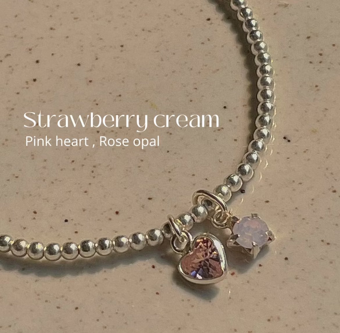 http24hr's tweet photo. ส่งต่อ สร้อยข้อมือ SissyJewelry
สี Strawberry cream 5.5 นิ้ว
ไม่ดำ ไม่ลอก
— 350 free shipping 

#chuuchop #cintageshop #ส่งต่อ #ส่งต่อเสื้อผ้ามือสอง #ส่งต่อเสื้อผ้า #stylist_shop #ส่งต่อcintage #ส่งต่อคสอ #Sissyjewelry #เครื่องประดับ #ส่งต่อเครื่องประดับ https://t.co/n317RXVKwg