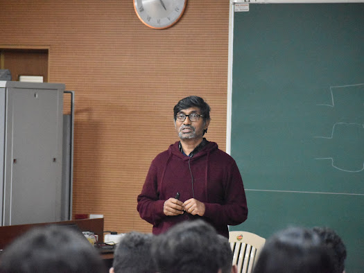 camp_course's tweet image. Thank you Prof. Joby Joseph for captivating talks on spatiotemporal codes , learning in olfaction and sensory processing
Your passion for the insect world makes it feel like their world with you -and we’re just awestruck spectators
Indeed Joby padhata hai… aur accha padhata hai