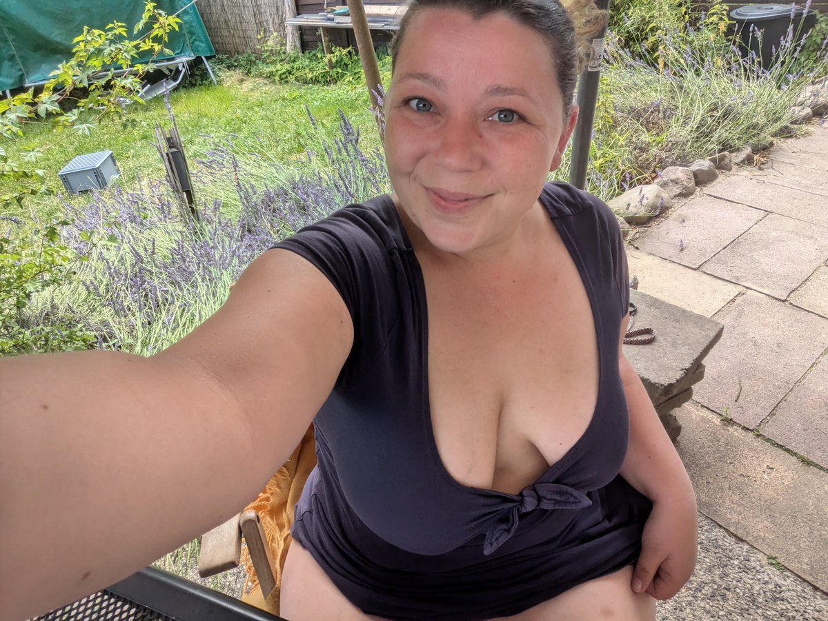 Macht mich nass, Livestream ist jetzt an:

stripchat.com/KasiaPrivat/fo…

#Sonntagsstammtisch #feucht #outdoor #draußen #nomakeup #livecam #naturalbeauty #natur #hairy #sensual #werbung #videos #playtime #spinthewheel #livetouch