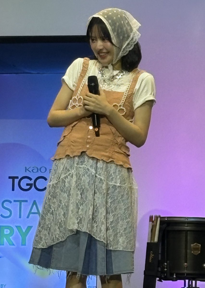 肌寒さを感じているタイミングで質問を振られたおすずinジャカルタ
本日もありがとうございました。
寒暖差にお気を付けて。
これからも応援し続けます。
 #鎮西寿々歌
 #FRUITSZIPEER