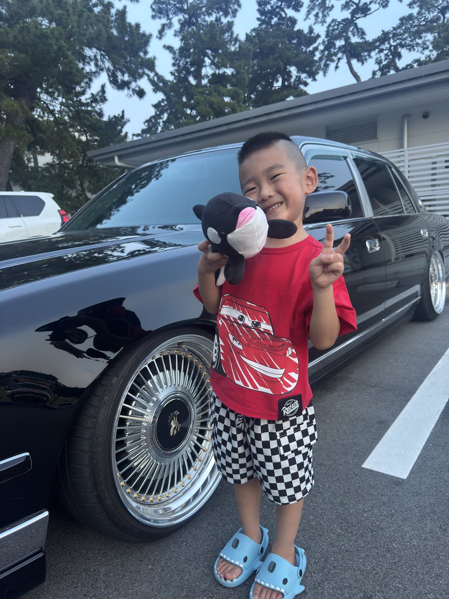 matsu0511's tweet photo. 虎と最近毎日のようにシャチの動画見てて
須磨シーワールドへ😎

圧巻のシャチ、、カッコ良すぎた😭
明日から仕事頑張って飼う。 https://t.co/PTdwB67dwl