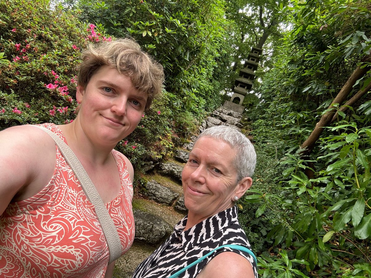 FloralRainbowAW's tweet photo. “Thou art thy mother’s glass, and she in thee calls back the lovely April of her prime;” #Sonnet3 #ShakespeareSunday
Me and my daughter @xxxphoebekxxx ❤️ https://t.co/AB3mWp1cSY