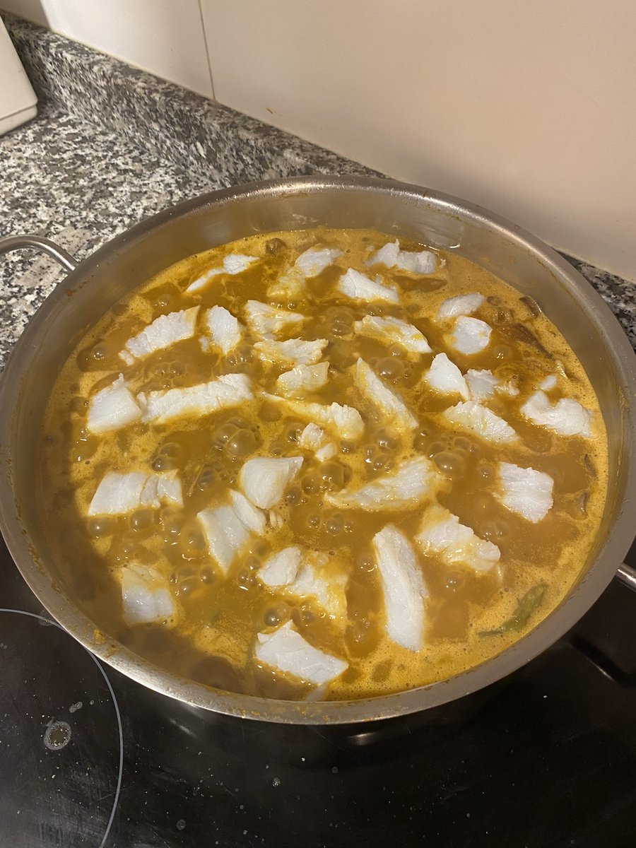 xrocacros's tweet photo. Arròs amb bacallà, carxofes i ceps, just abans de posar-lo al forn per acabar-lo.
Després afeigire foto, quan estigui acabat, vaja….
#DinarsACasa si avui és #Diumenge això serà un #Arros amb el que digui!!
Fins ara…. https://t.co/Cz8AWC7tkM