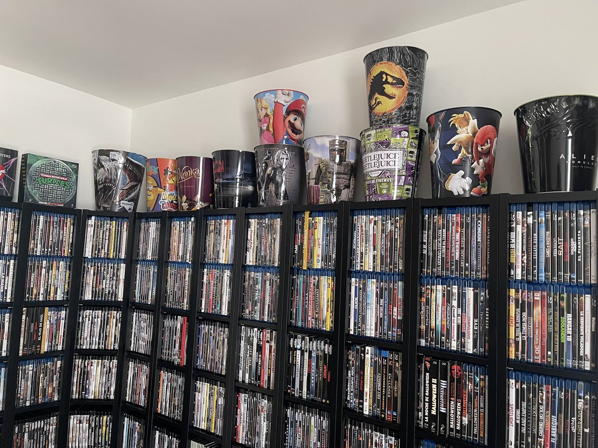 Alguien más colecciona las cubetas del <a href="/Cines_Kinepolis/">Kinepolis España</a> ? Empecé con el peque de casa y estas son las que tenemos, se nos han escapado alguna, pero vamos comprando solo las que nos gustan. Espero que para el reestreno de Tiburón en agosto tengamos la cubeta 🪣 🍿, sabemos algo?