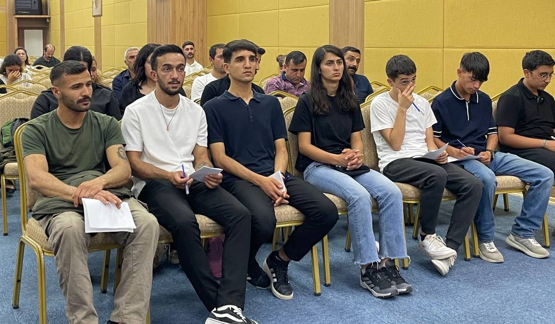 📌Wan ve Amed’te Gençlik Çalıştayları Düzenlendi 

Wan ve Amed’te düzenlenen gençlik çalıştaylarında, demokratik toplumun inşasında gençliğin ve genç kadınların öncü rolüne dikkat çekildi.

berru.org/index.php/2025…