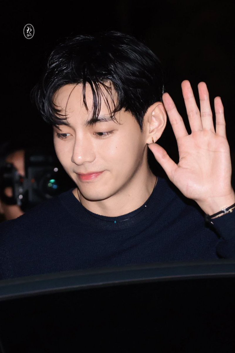 STYLE ICON V
FASHION LEGEND V
TAEHYUNG TAEHYUNG
#VxCelineFashionShow