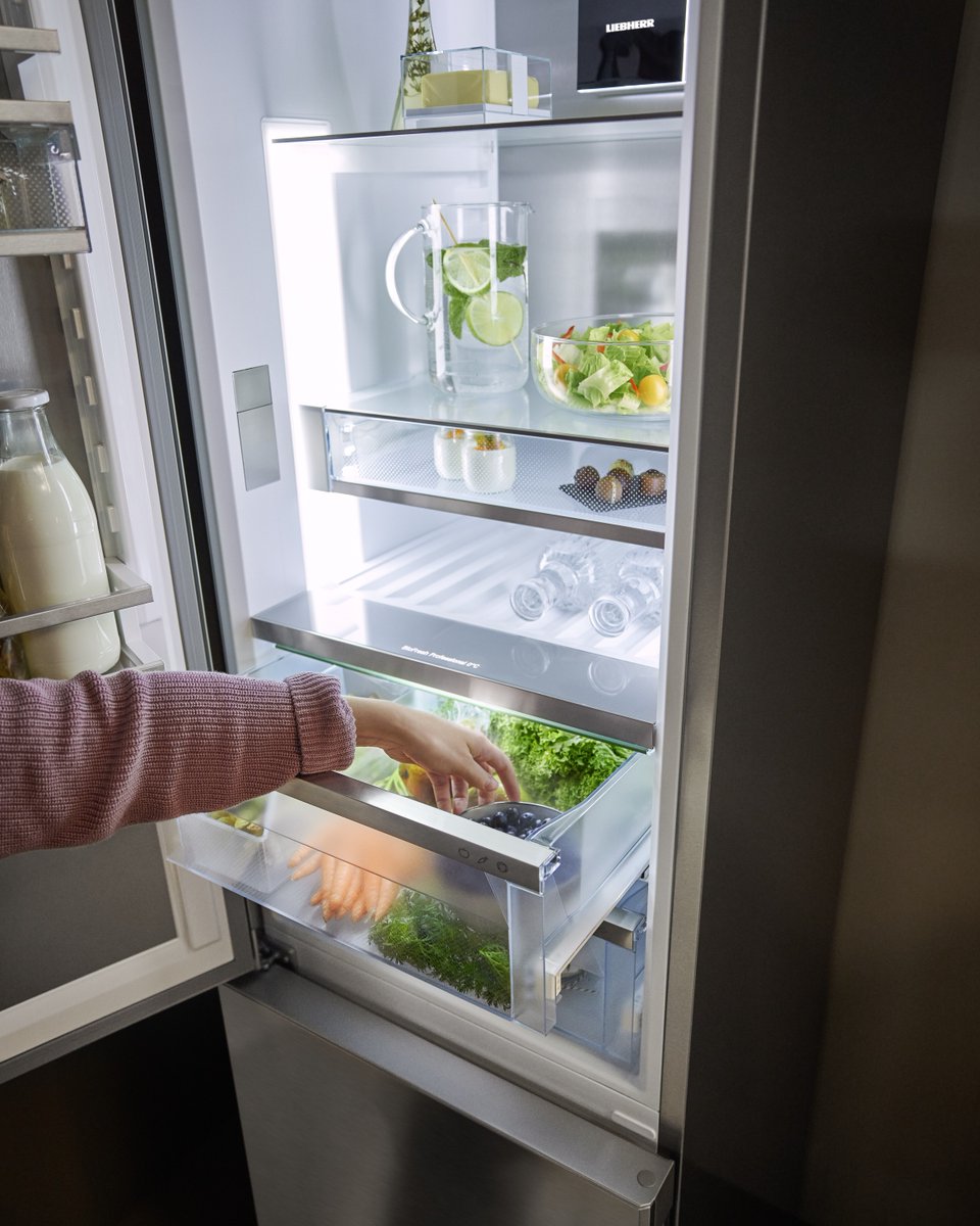 HydroBreeze brings a touch of California into your kitchen 💧🥬 A cool, gentle mist settles over your fruit and veg every 90 minutes, creating the perfect microclimate to keep even delicate greens crisp and fresh for longer.

liebherr.com/en-gb/fridges-….