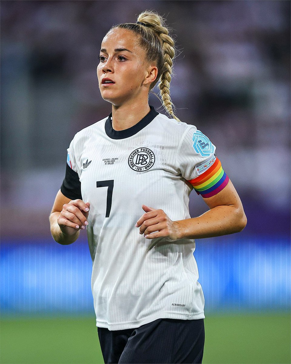 Get well soon, Giuli 🥺💔

Our captain picked up a medial ligament injury in her left knee during Friday’s match against Poland. She’s expected to be out for several weeks.

📸 Imago