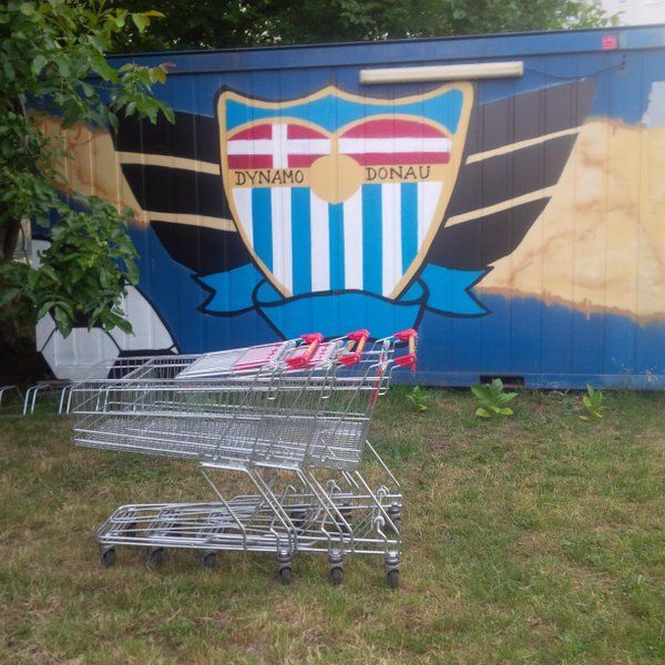 #Einkaufswagenkunst 1200 #Wien Spielmanngasse #DynamoDonau