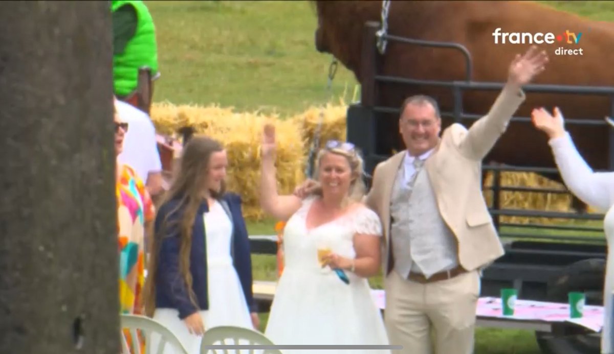 should’ve added Tour wedding to our bingo card 😅🤣 congrats to the happy couple!

#TDF2025