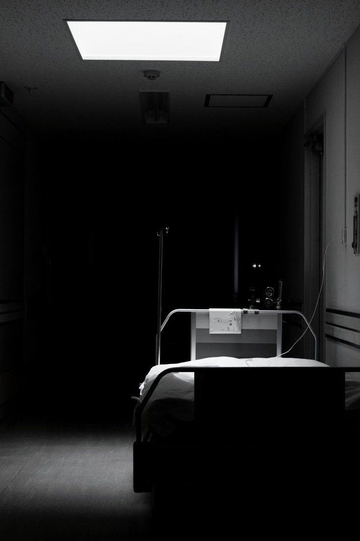 не показалось, я делаю шаг назад
и всё, будто ничего и не произошло