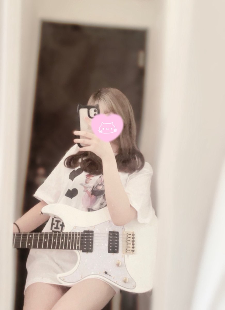 mi_maru7's tweet photo. ギターと…??💭💞
#ギター #ギター初心者 #ギター女子
#ギター練習中 #myguitar #fastguitar #自撮り界隈 https://t.co/n4fP5vKFIL