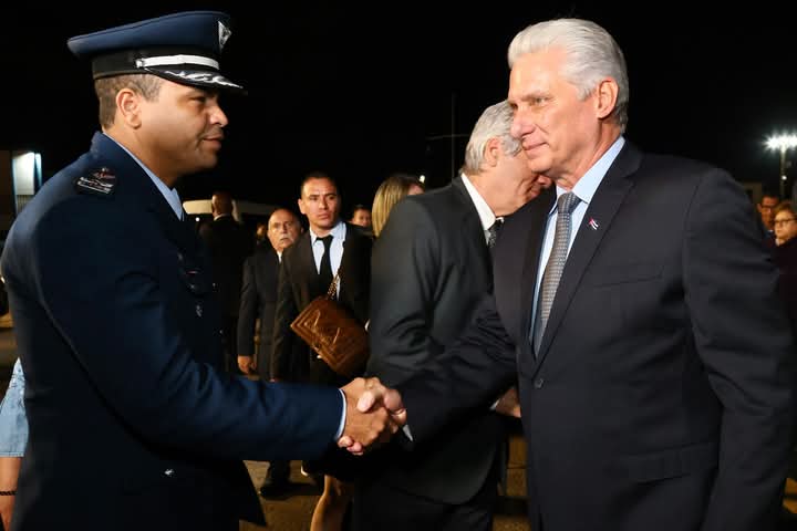 KatyDCuba's tweet photo. 🇨🇺| El presidente @DiazCanelB está en #Brasil para participar en la XVII Cumbre de los #BRICS, que sesionará los días 6 y 7 de julio en Río de Janeiro, bajo el lema "Fortalecer la cooperación del Sur Global para una gobernanza más inclusiva y sostenible".
✍ @PresidenciaCuba https://t.co/vAOj59cWS8