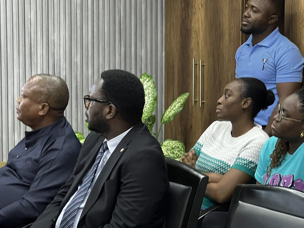human_sierra's tweet photo. HRCSL has presented the Drafting Instructions for Revised Human Rights Commission Act to the Attorney General for the repeal &amp; replacement of the HRCSL Act, 2004. The new law will expand the Commission’s mandate to protect &amp; promote human rights in the country. @UNDPSierraLeone https://t.co/3grUlJroxx