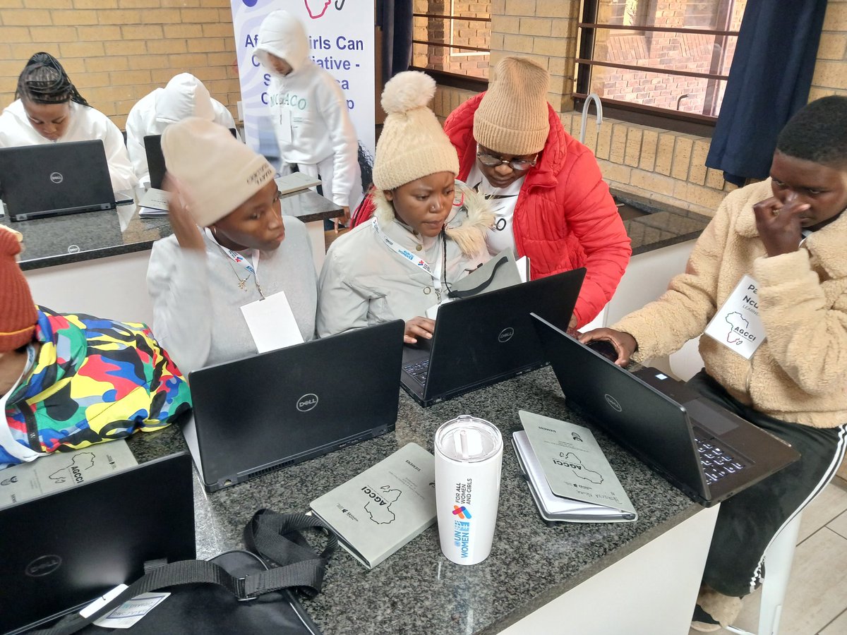 DBE_SA's tweet image. Day 3 of the African Girls Can Code Initiative (AGCCI) kicked off with a dance session to ease the learners into the day.

Today the learners got into the basics of computer science and design thinking. 

#AGCCI #GirlsInTech #GirlsInSTEM #CodingAndRobotics