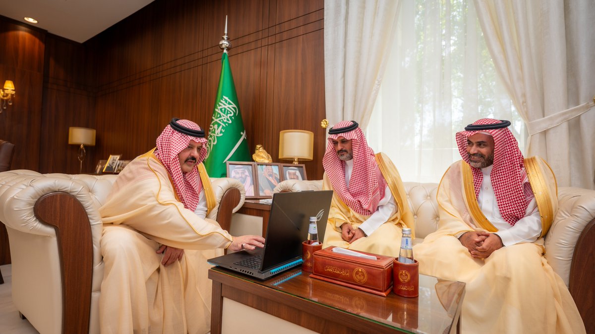 #خبر| 📰

سمو #أمير_منطقة_حائل يدشّن مبادرة “أبناؤنا بعيون الصحة”، بتنظيم فرع وزارة الصحة بالمنطقة، وبالشراكة مع <a href="/MOE_HHL/">إدارة تعليم حائل</a> و <a href="/hailthy/">تجمع حائل الصحي</a>، وتستهدف المبادرة علاج أكثر من 100 طالب وطالبة ممن يعانون من تشوّهات في المظهر الخارجي، كتشوّهات الوجه والندبات الجلدية والأسنان والفكين، بدعم صحي