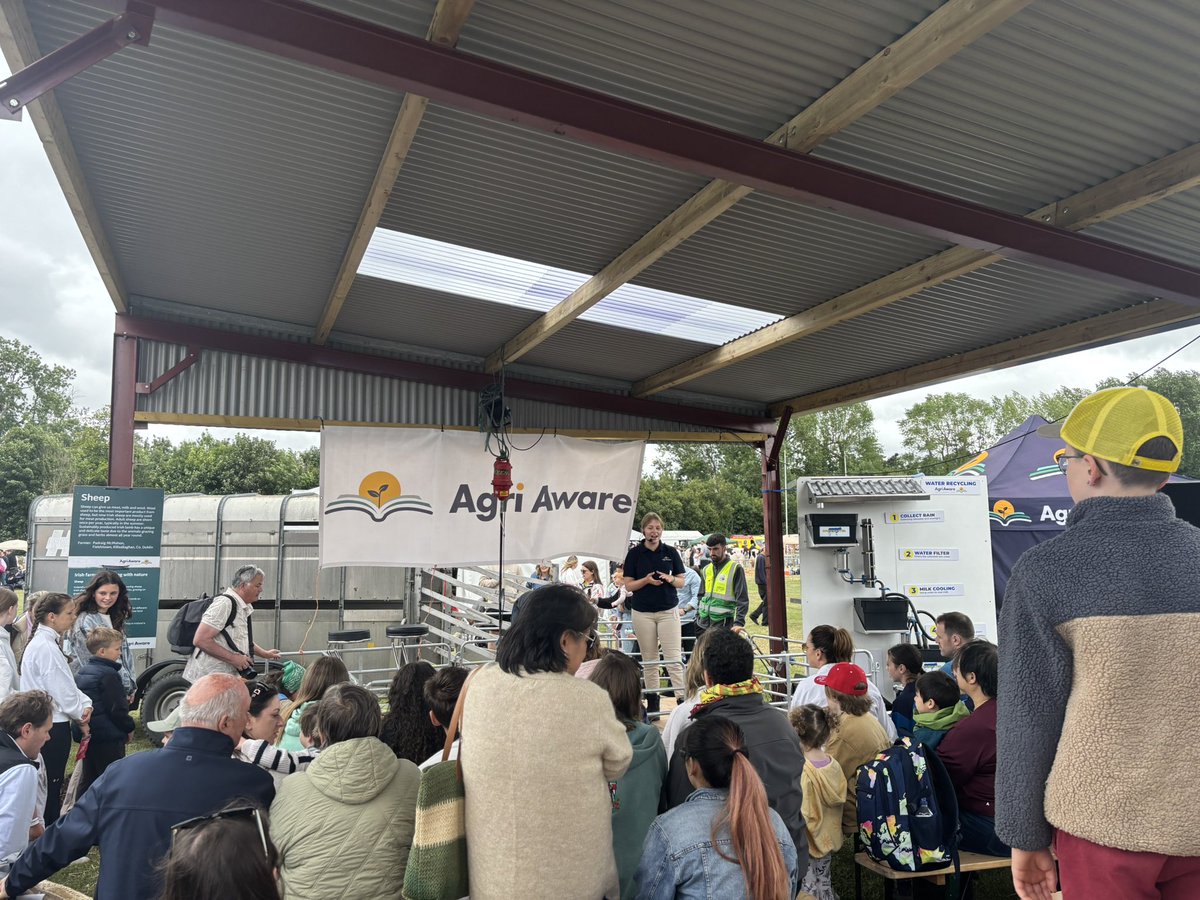 AgriAware's tweet image. Our sheep shearing demo is kicking off with Donie Anderson at Flavours of Fingal !
Donie and Kayla are highlighting why we shear sheep in Ireland and what the sheep industry is like in Ireland 🐑✂️
#FlavoursofFingal #Sheep #shearingdemo