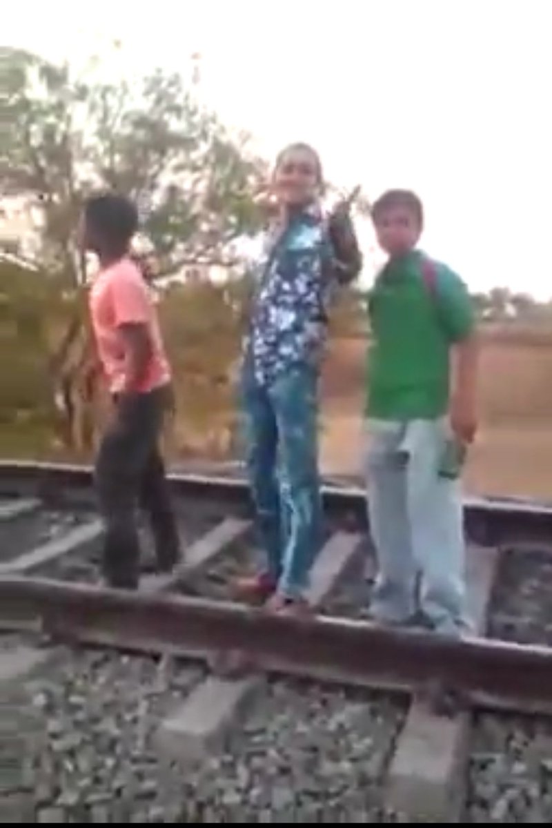 ज्यादा बच्चे होंगे तो ऐसे ही bacchodi करेंगे और अपनी जान गवा देंगे ।