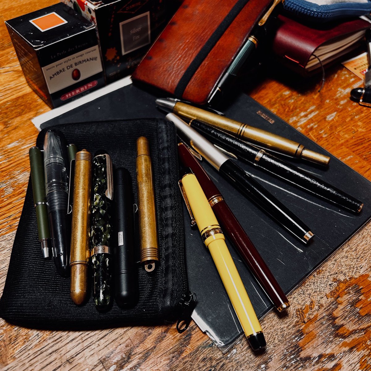 暑いですね〜

家で大人しく万年筆の洗浄とかインクの補充とか。