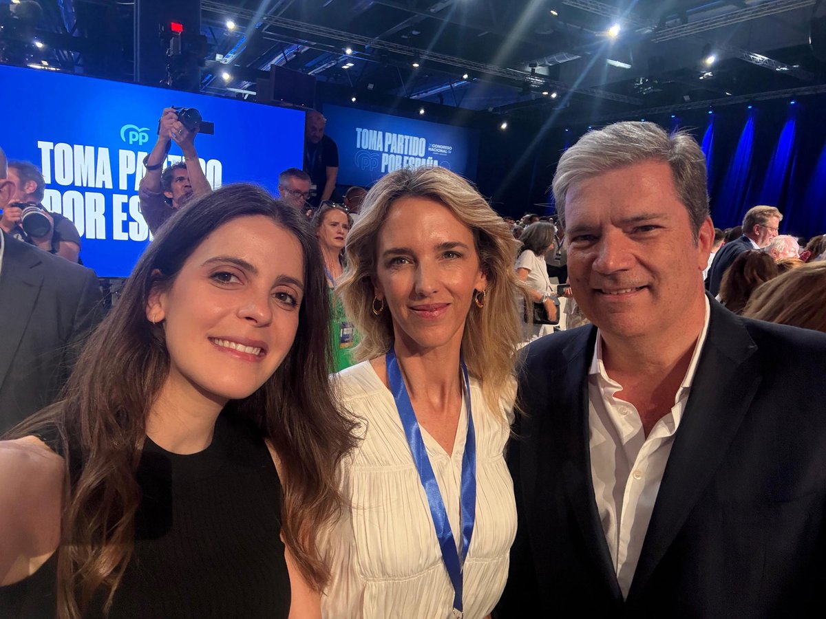 anampedro's tweet image. Em Madrid, no congresso do PP, a apoiar @NunezFeijoo