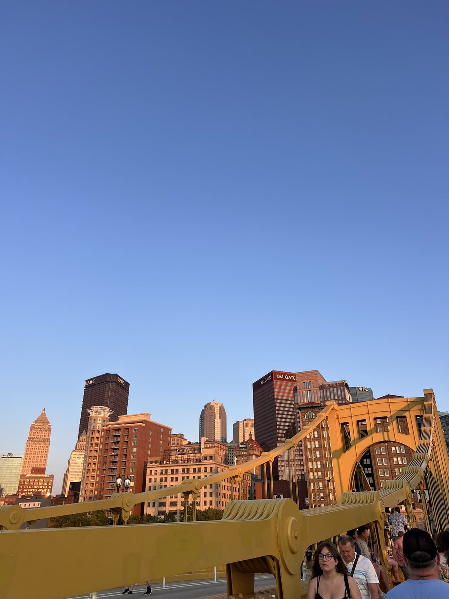 VizentinVanessa's tweet image. After some delays, I finally got to Pittsburgh. My new home for the next 3 years 😍 I couldn’t be more excited to start my journey here 🥹🔥