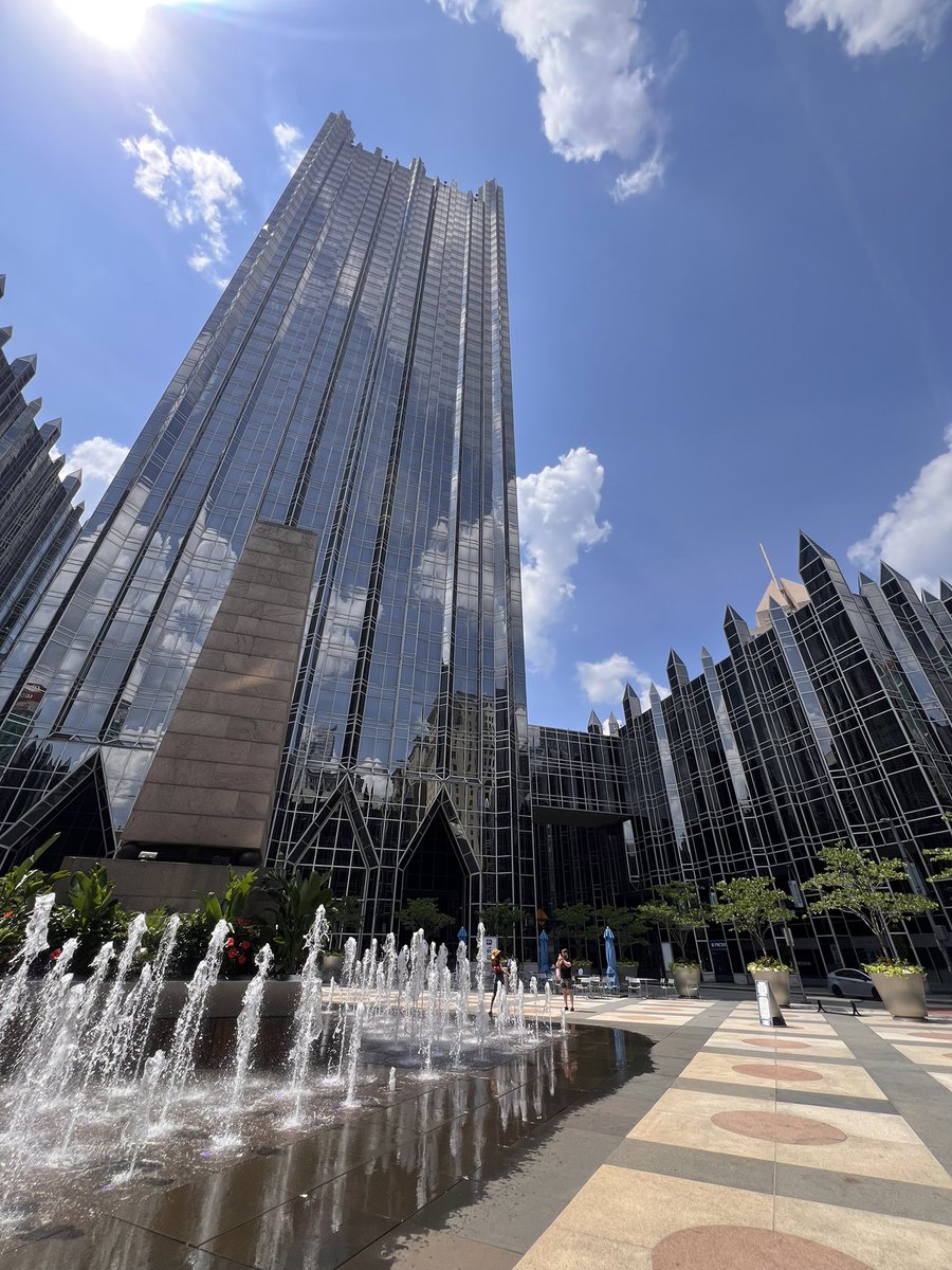 VizentinVanessa's tweet image. After some delays, I finally got to Pittsburgh. My new home for the next 3 years 😍 I couldn’t be more excited to start my journey here 🥹🔥