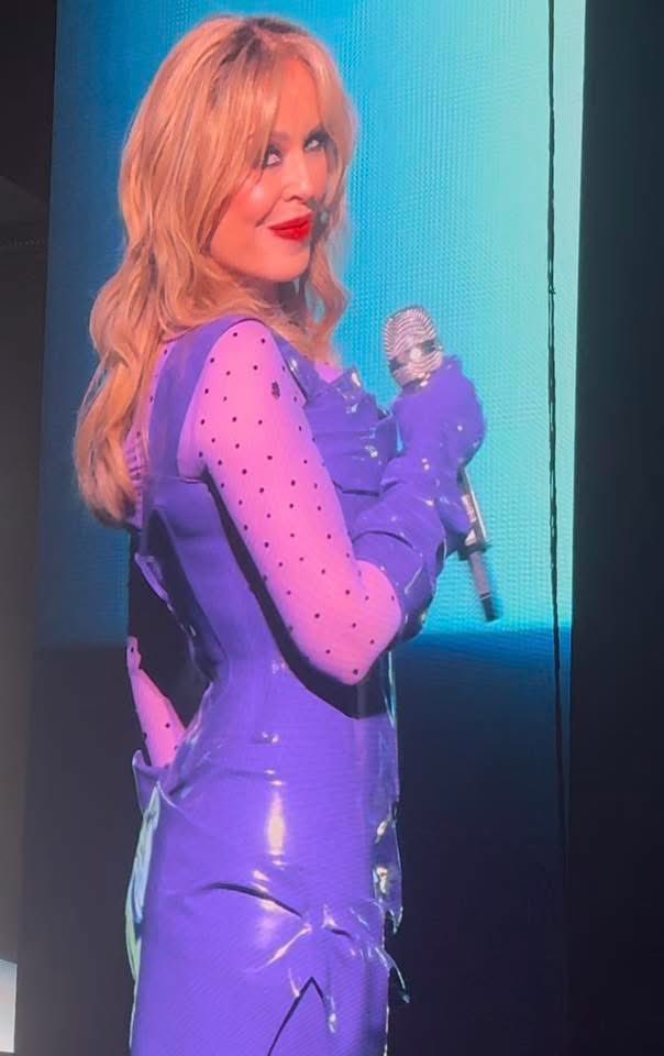 We already loved her as a person and as an artist, but so much more love was added yesterday!
Finally live again ‘three Dutch kisses’ as we always say and then the energy she gave during her Amsterdam concert...amazing!
We love u <a href="/kylieminogue/">Kylie Minogue</a>!

#kylieminogue #kylie #tensiontour