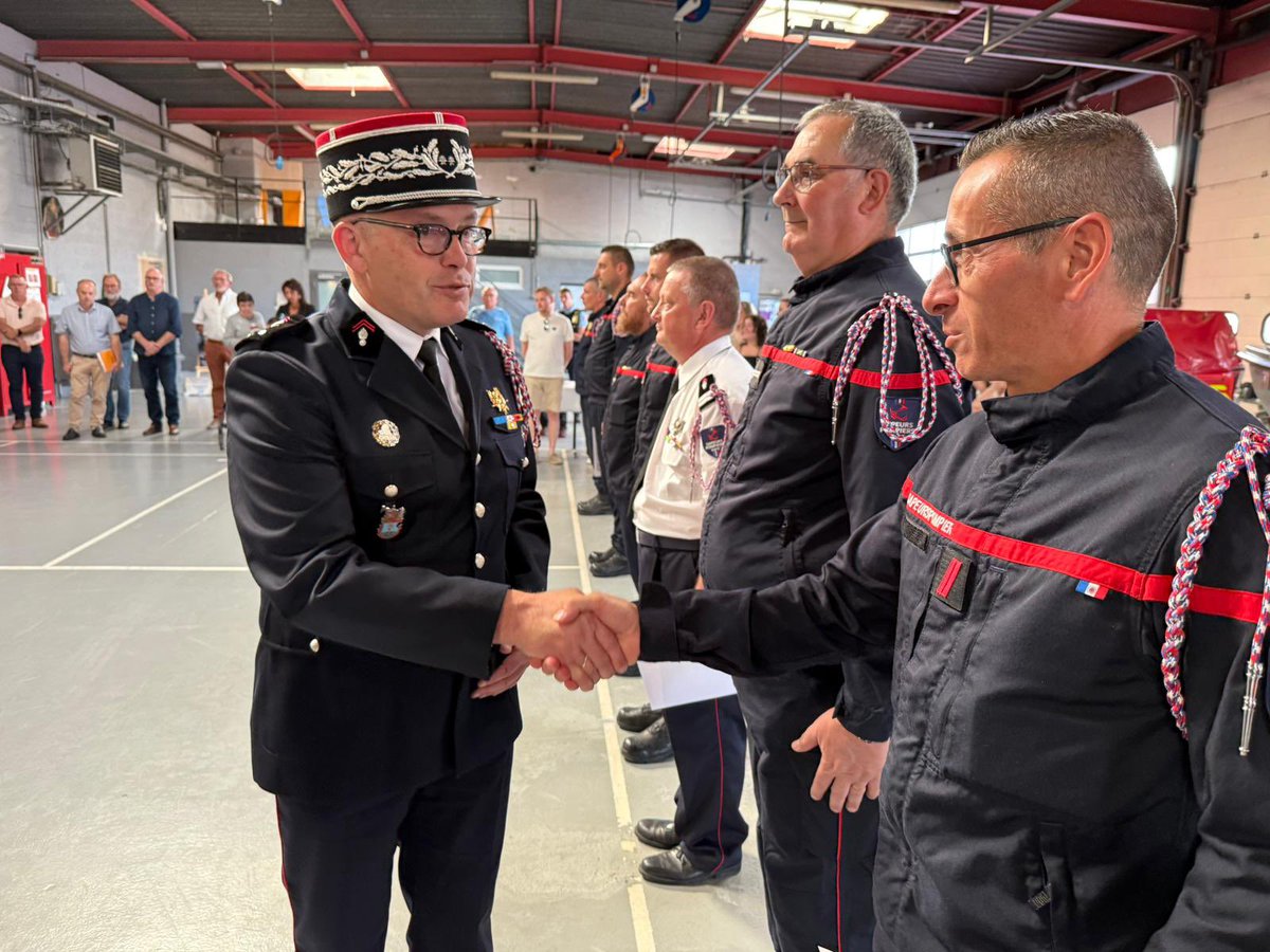 #SécuritéCivile | Fin des travaux d’agrandissement du centre d’incendie et de secours de Gaillon 🏗️ répondant aux besoins opérationnels de ses 56 sapeurs 🚒

🎖️ L’occasion pour le préfet de remettre des lettres de félicitations pour actes de bravoure et de dévouement !