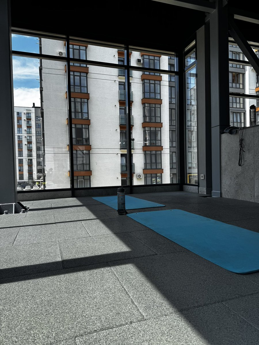 YourShadow tweet media