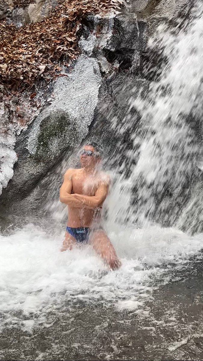 今日はまとわりつくような湿気が不快な暑さでしたね〜🥴

こんな日は氷が張った滝を思い出して気持ちだけでも涼しくなりたいものです🧊