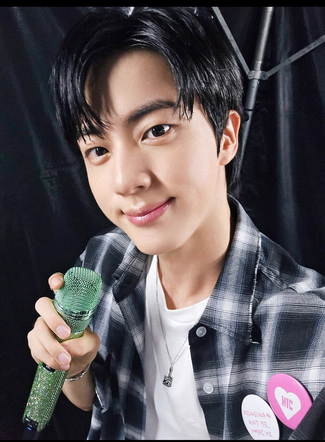 BTS JAPAN OFFICIAL в X: „[#今日のBTS] 今日もソクジンと全力で