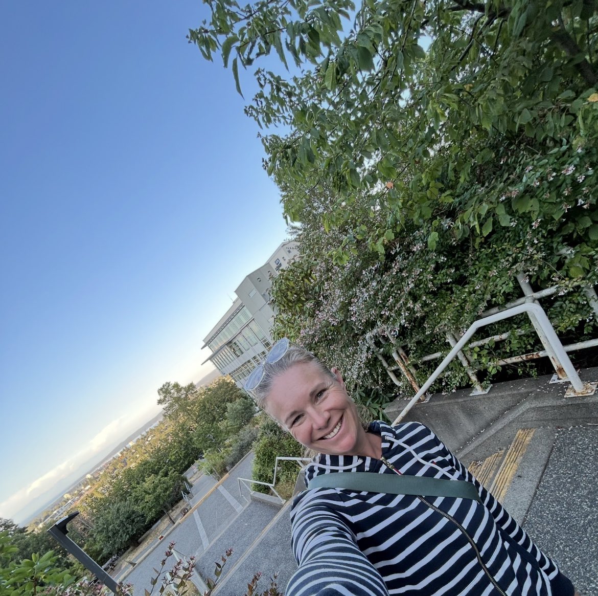 MmeLockhartLDS's tweet image. Another summer, another opportunity to teach!❤️☀️
I am so excited to share that I will be teaching at Vancouver Island University’s Faculty of Education again this summer in their Language, Literacy and Learning, science-based Graduate program!!
I have another incredible…
