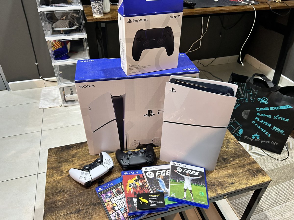 Jualan bersara dan tukar hobi, sebuah PS5 Slim Disc Edition dengan 2 Controller (1 Controller button L2 patah, boleh repair) ingin diletgo dengan harga RM2300 lumsum sekali dgn 4 CD (title tgok je lah dekat gambo) atau swap dengan Blackdog Air Tent.

Berminat nak buat kira boleh