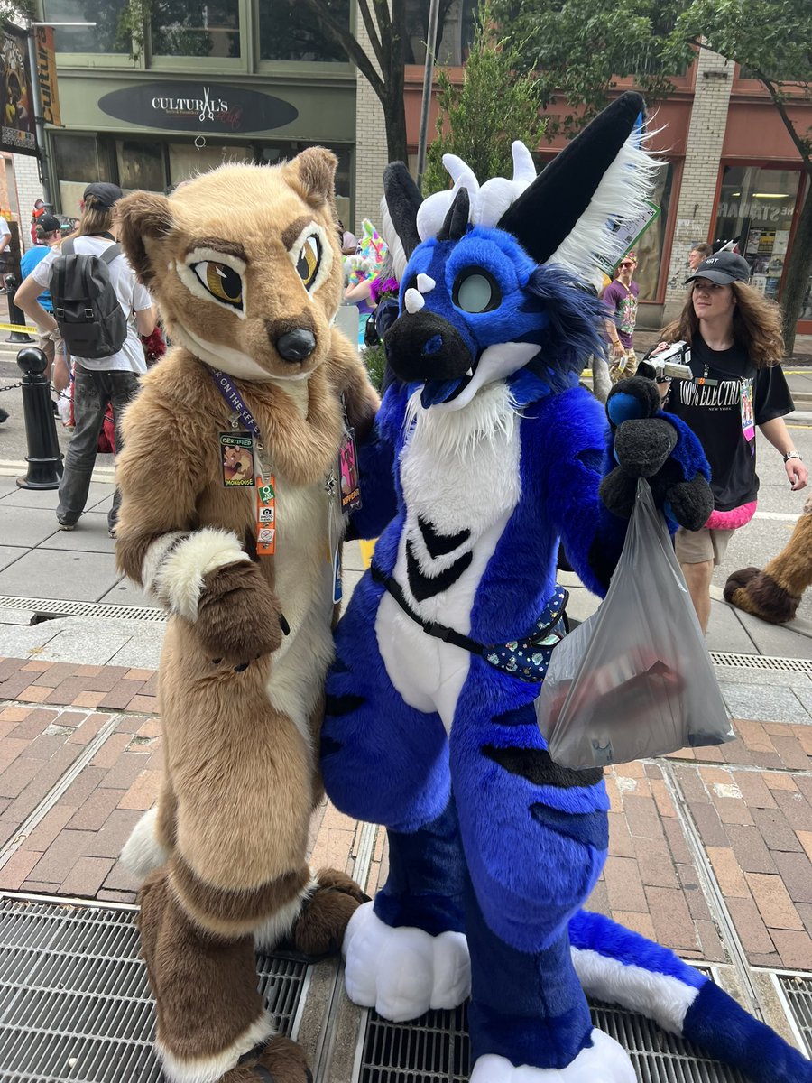 Kinda sad it’s the last day of anthrocon 😭😭 had so much fun this year!